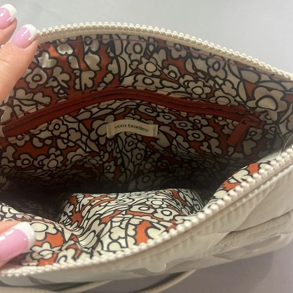 Vera Bradley taupe purse nylon quilted
CLOSET CLEAN OUT SALE! - Picture 3 of 10